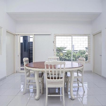 סוראבאיה Oyo 747 Cipunegara Residence מראה חיצוני תמונה
