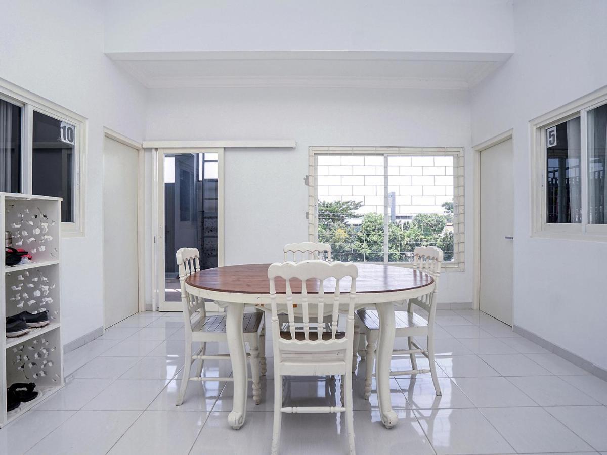 סוראבאיה Oyo 747 Cipunegara Residence מראה חיצוני תמונה