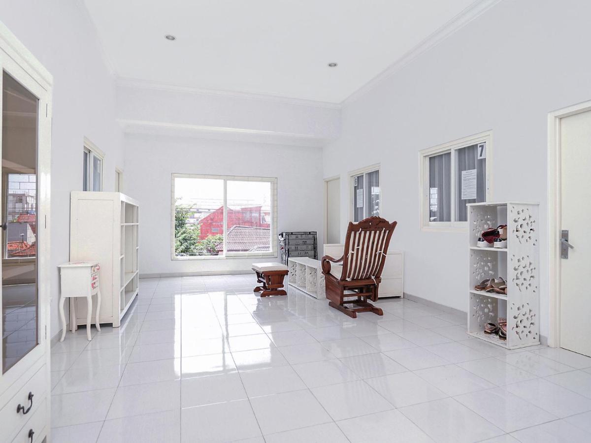 סוראבאיה Oyo 747 Cipunegara Residence מראה חיצוני תמונה